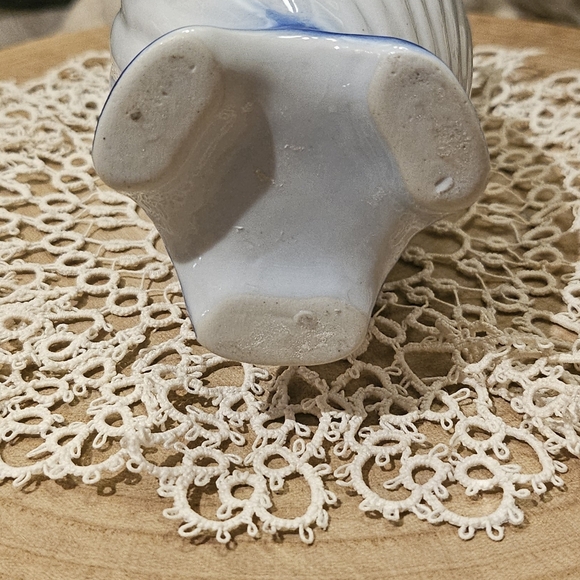 Vintage Blue Lusterware Bud Vase 3 D Applied Flowers, Beautiful - Picture 3 of 5